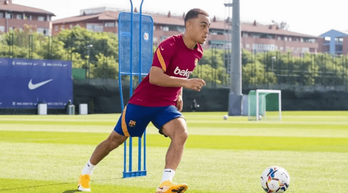 ‘BJL平台官网’
巴萨欧冠首发11人浮现！梅西领衔无锋阵 1.2亿先生或成替补(图3)