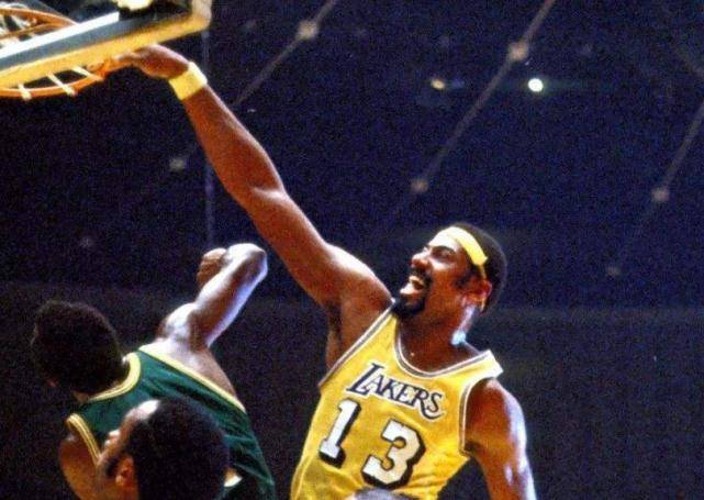 BJL平台-
NBA单场40分排行榜：詹姆斯91次未进前三名 乔丹也仅排第二(图2)